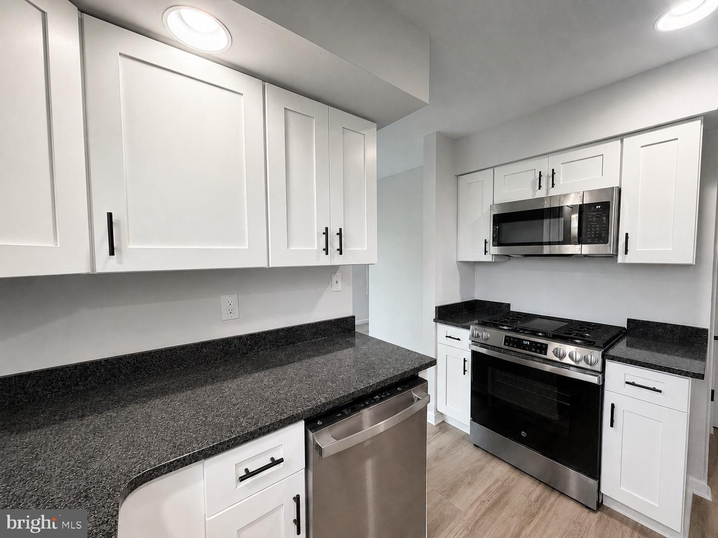 26 Bowling Green Ave #unit 6 (f) Property Photo 16