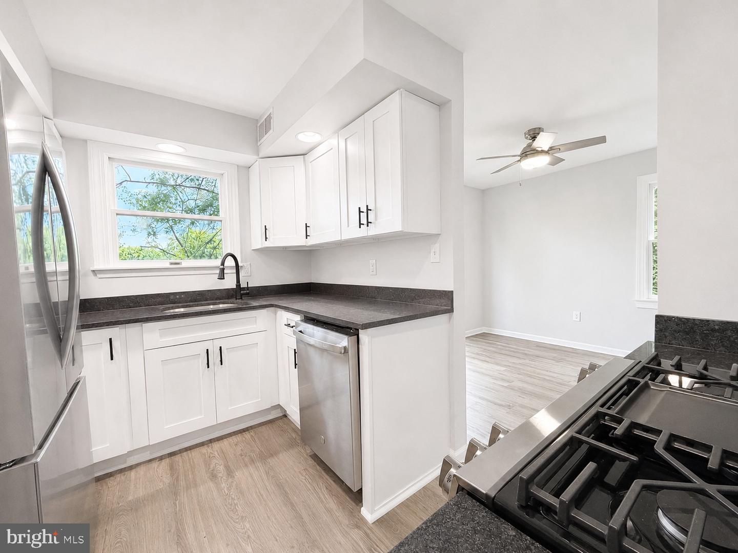 26 Bowling Green Ave #unit 6 (f) Property Photo 17