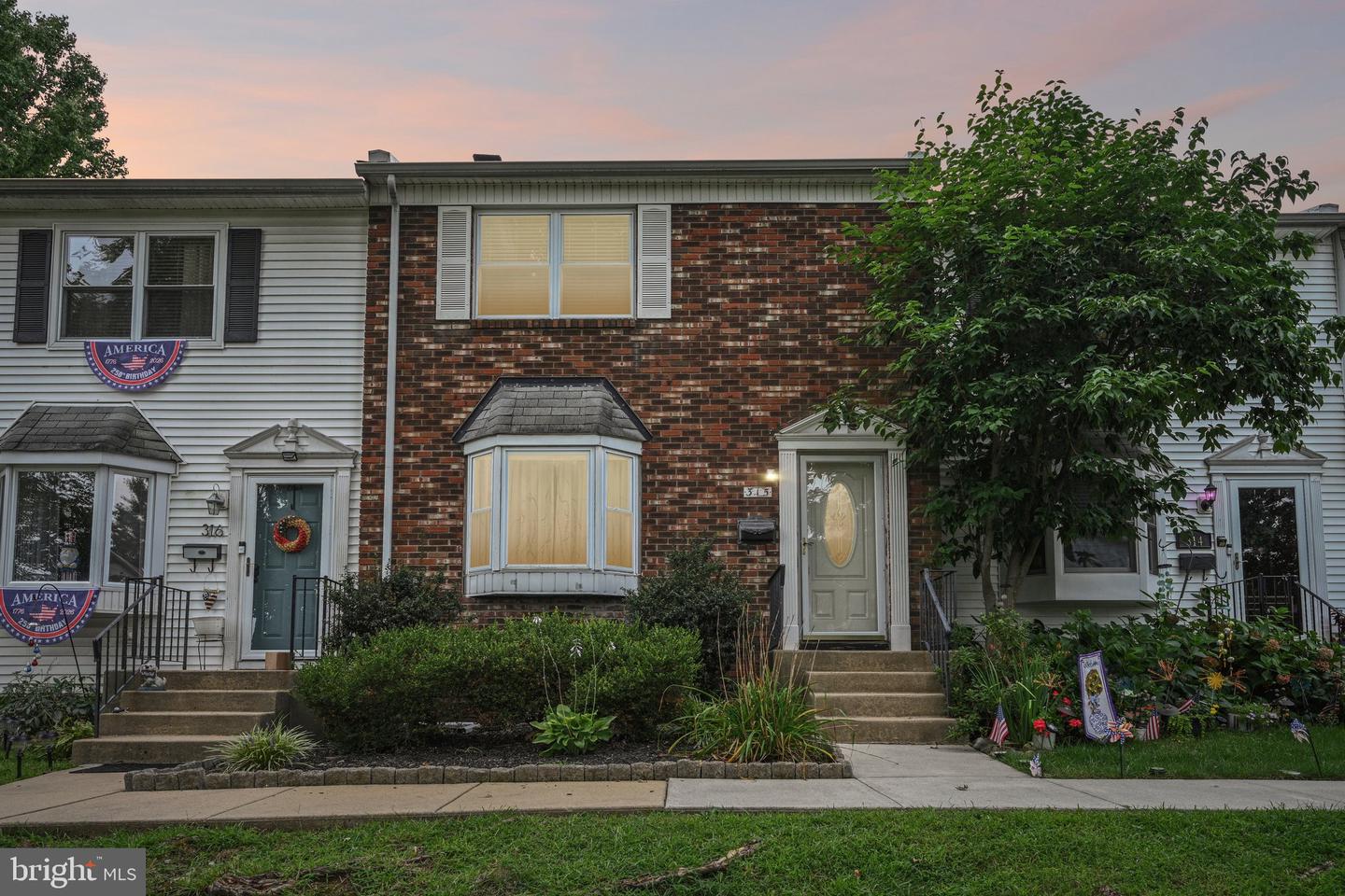 315 Dartmouth Ct Property Photo 2