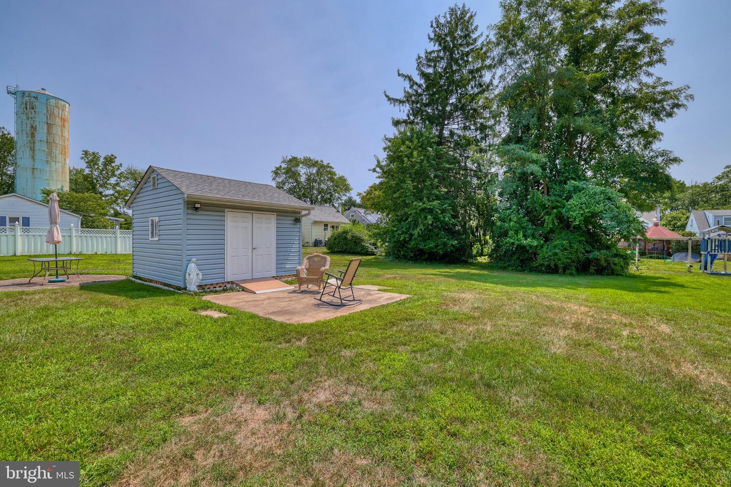240 Walnut Ln Property Photo 6