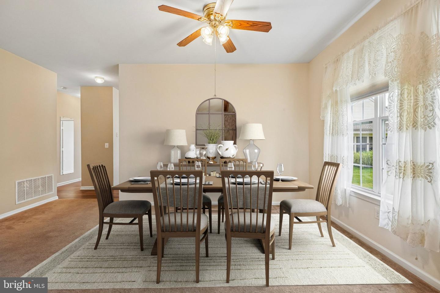 1124 Sterling St Property Photo 3