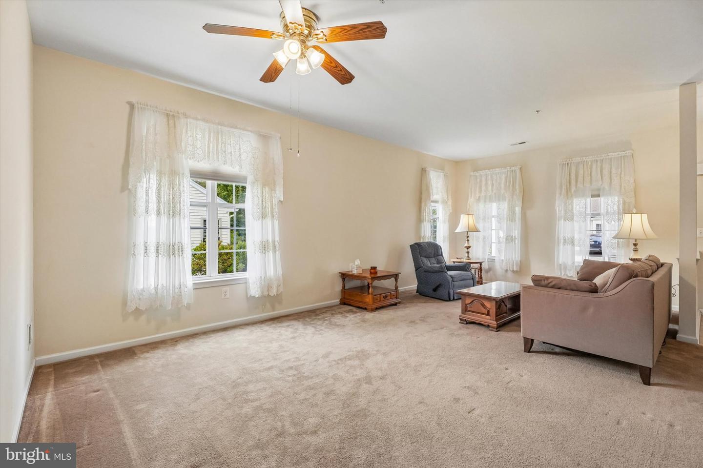 1124 Sterling St Property Photo 4