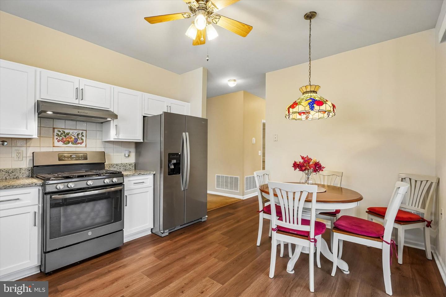 1124 Sterling St Property Photo 7