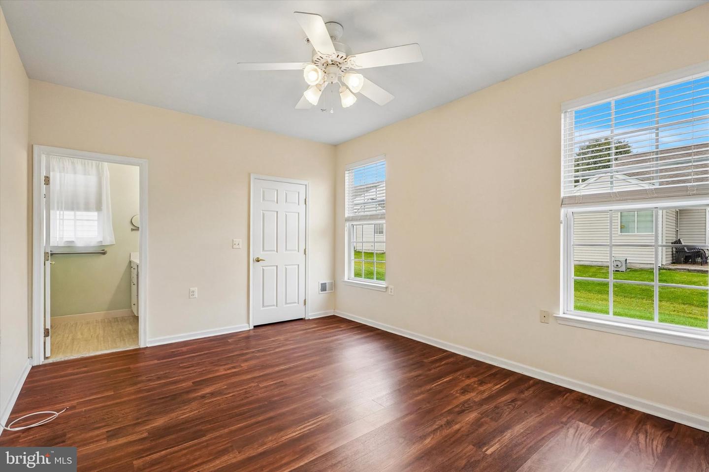 1124 Sterling St Property Photo 8