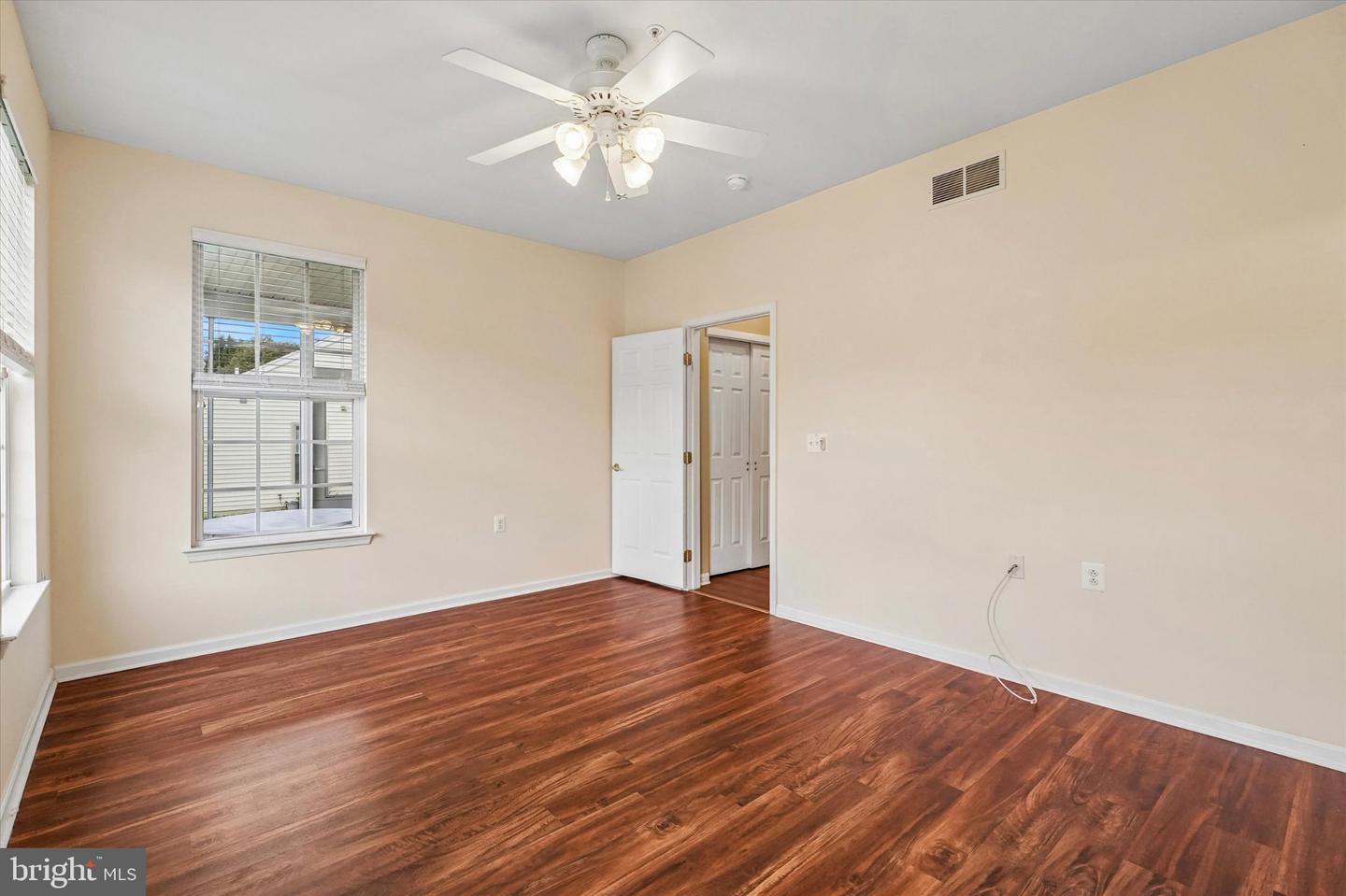 1124 Sterling St Property Photo 9