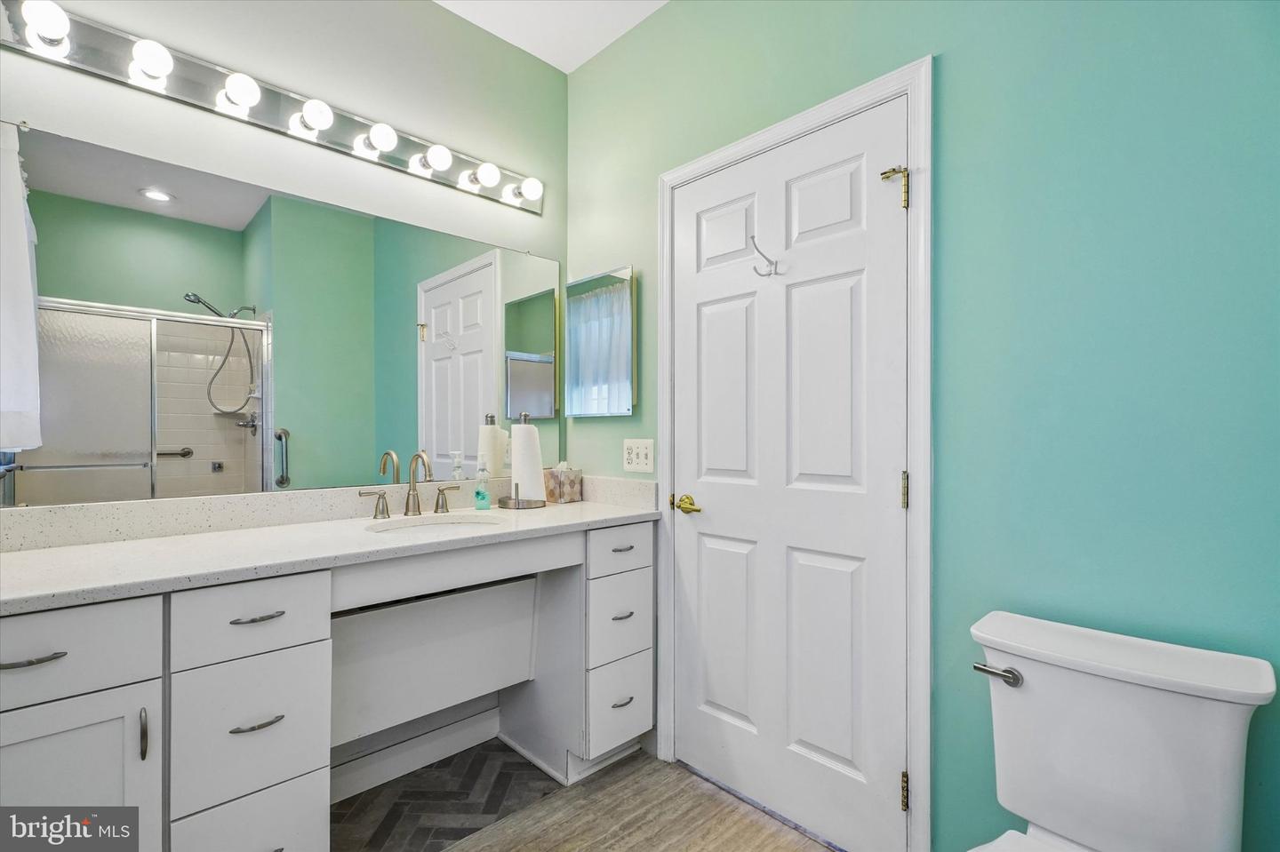 1124 Sterling St Property Photo 10