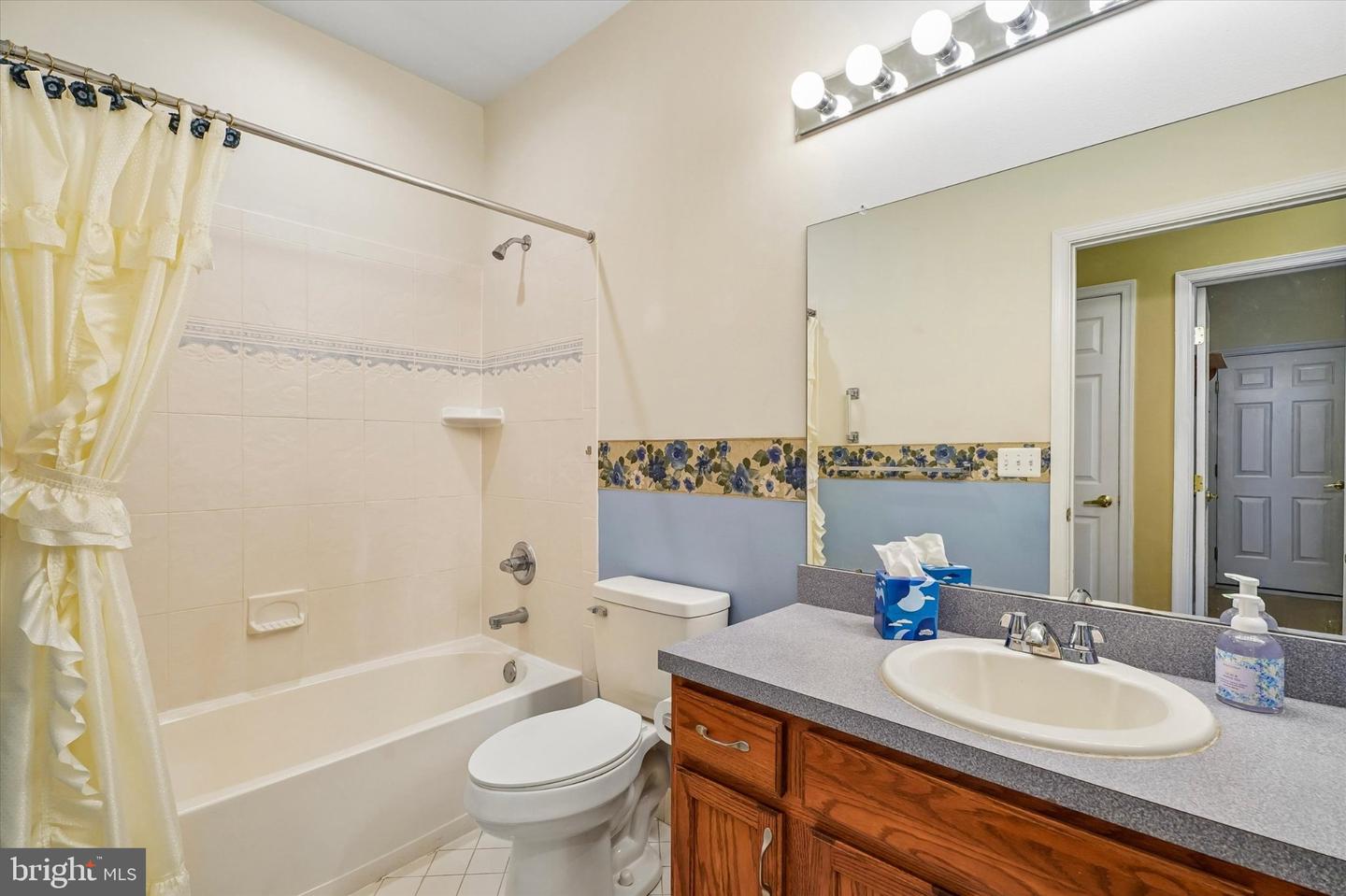 1124 Sterling St Property Photo 12