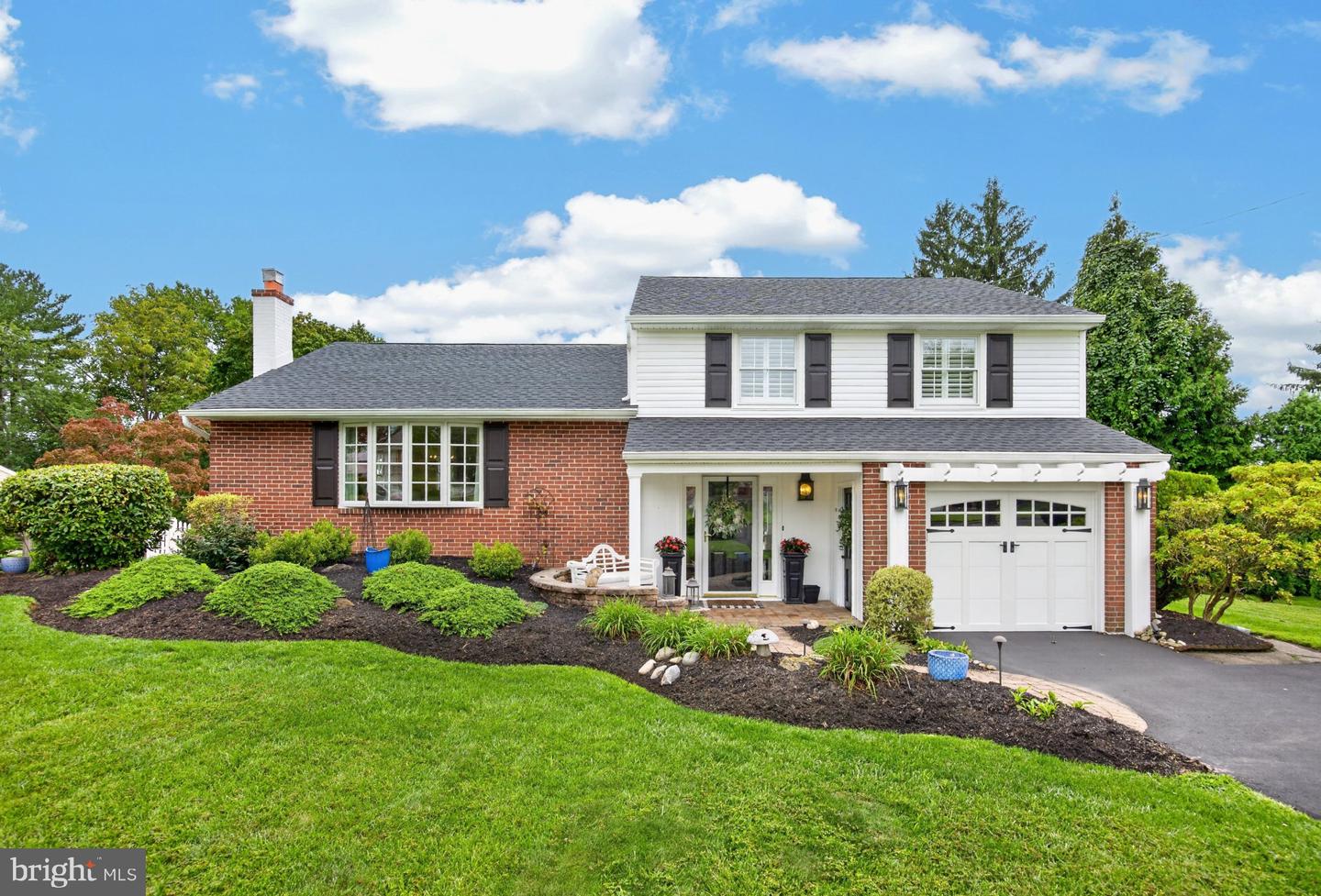 88 Deerpath Rd Property Photo 1