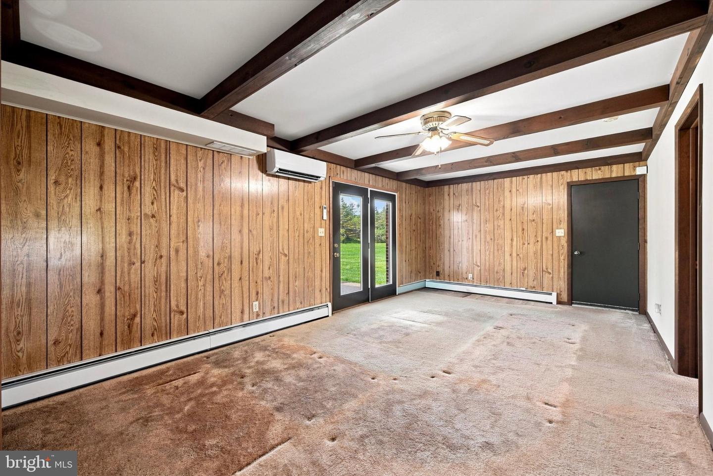220 California Rd Property Photo 10