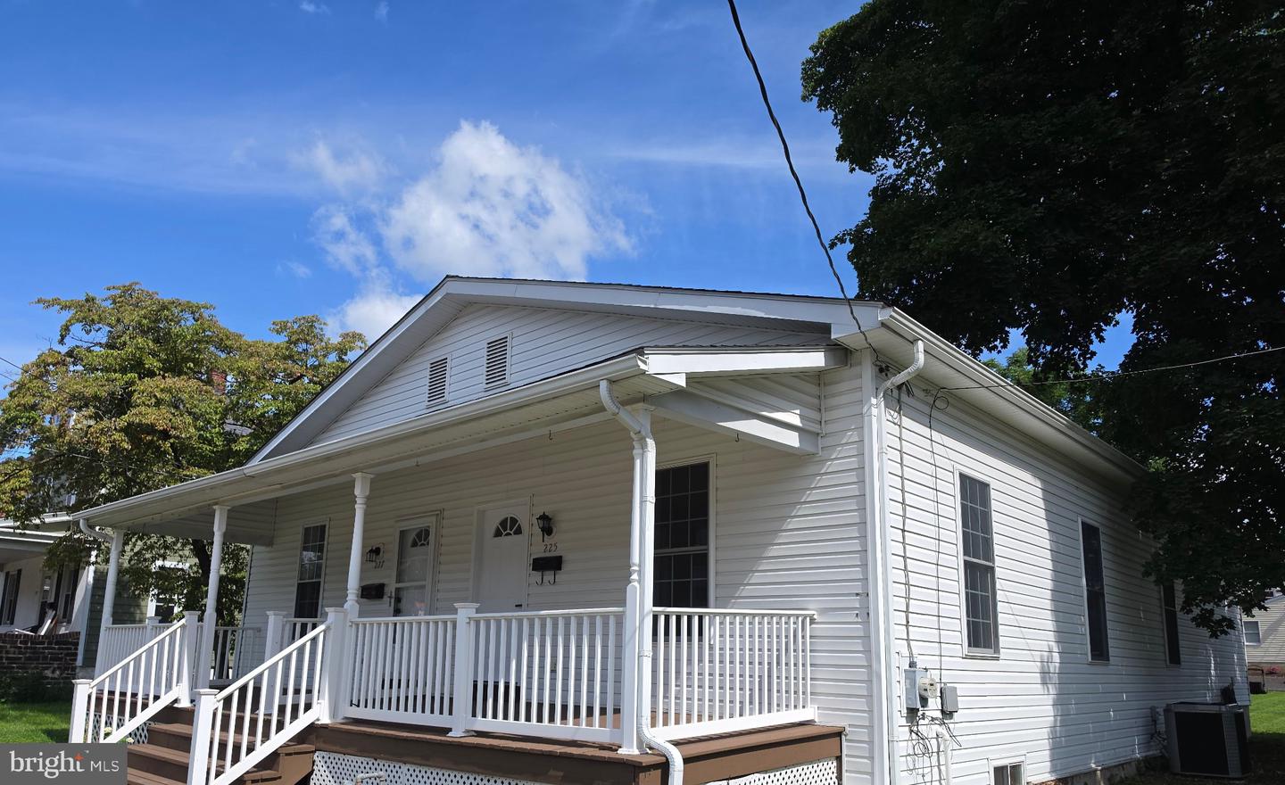 225 N Main St. # Property Photo 1