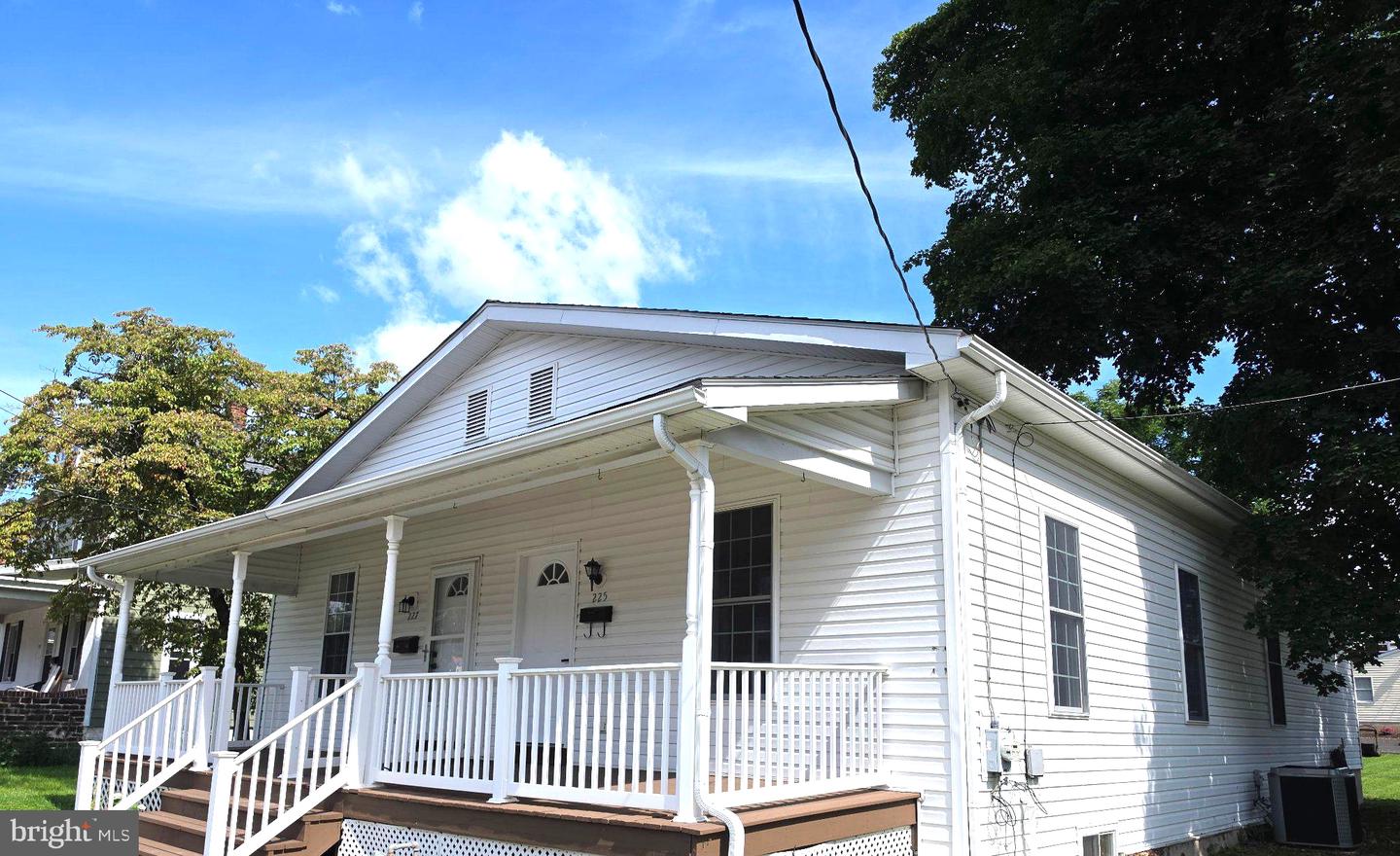 225 N Main St. # Property Photo 1