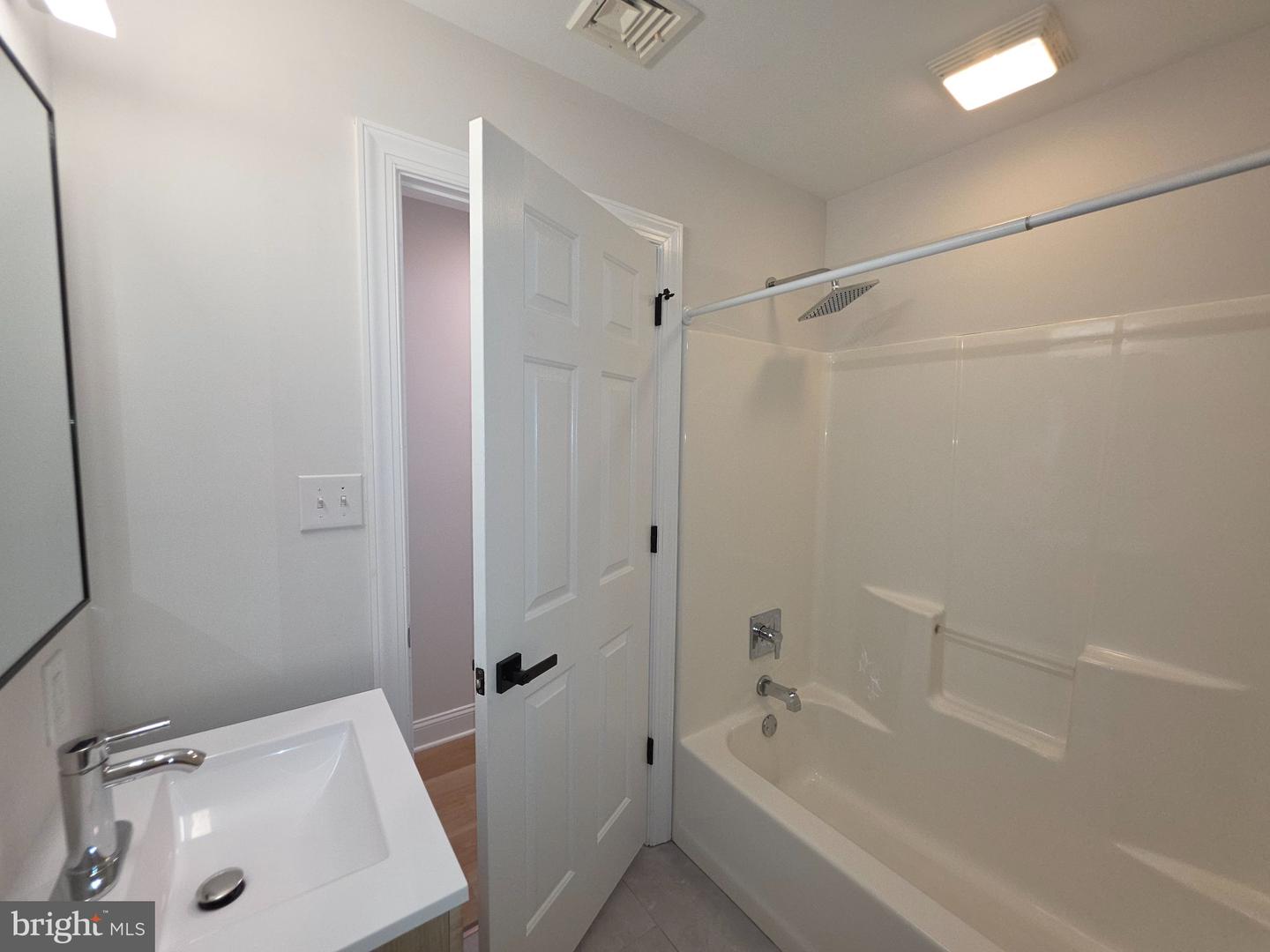 225 N Main St. # Property Photo 14