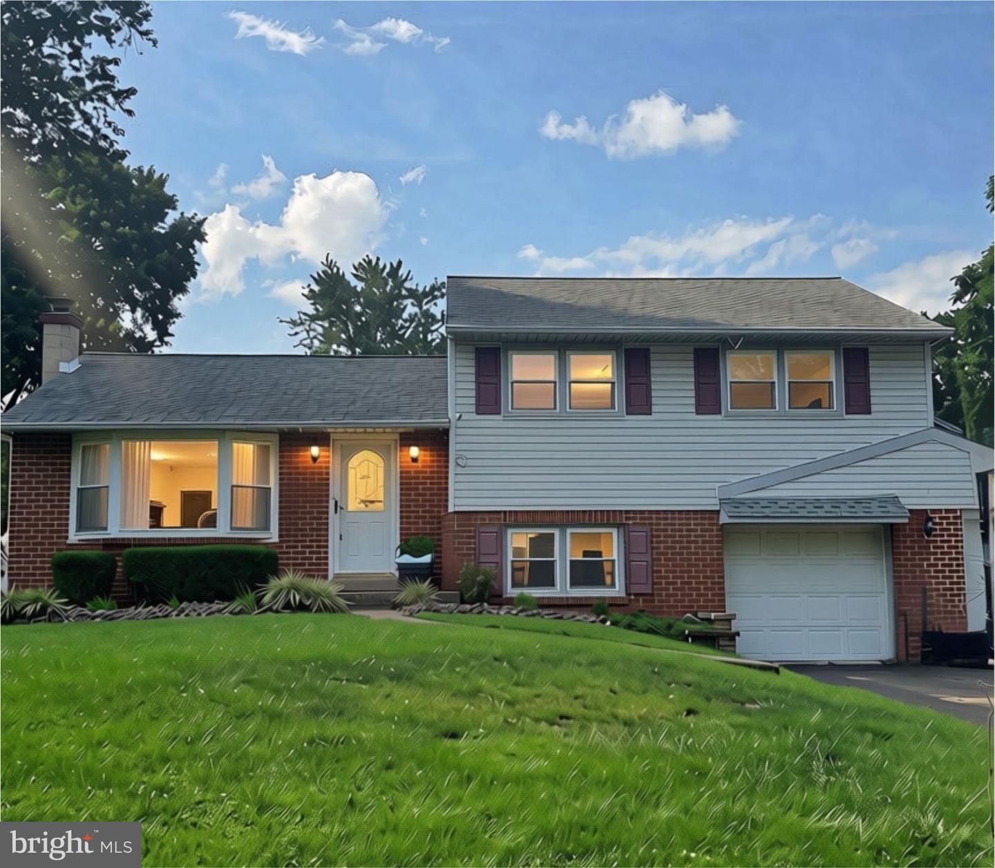 2176 MEADOWVIEW DRIVE Property Photo 1