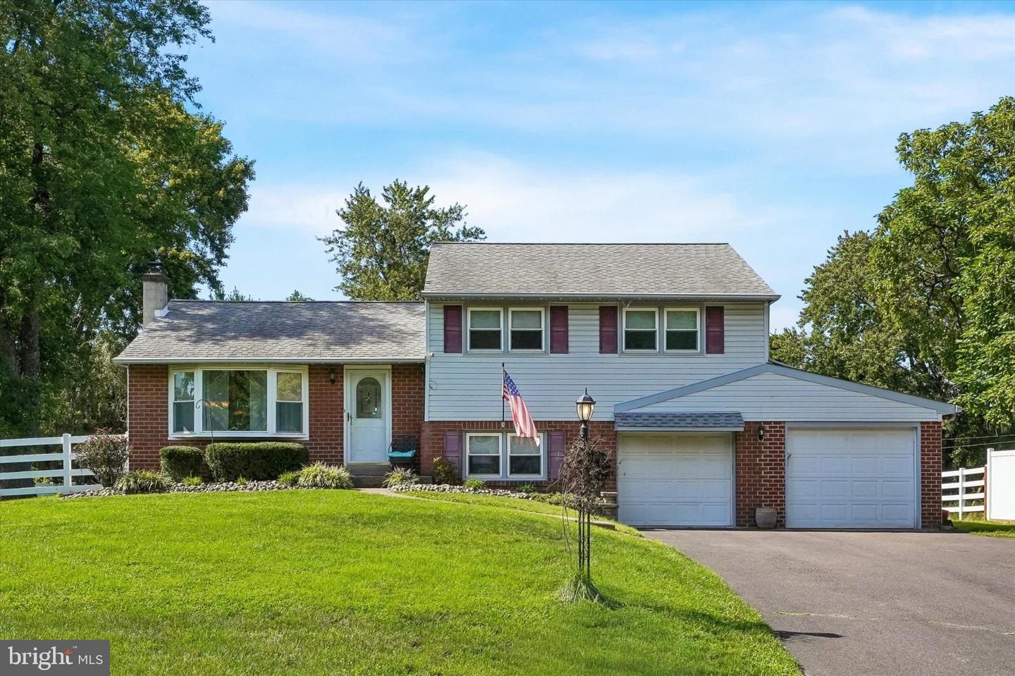 2176 Meadowview Drive Property Photo 1