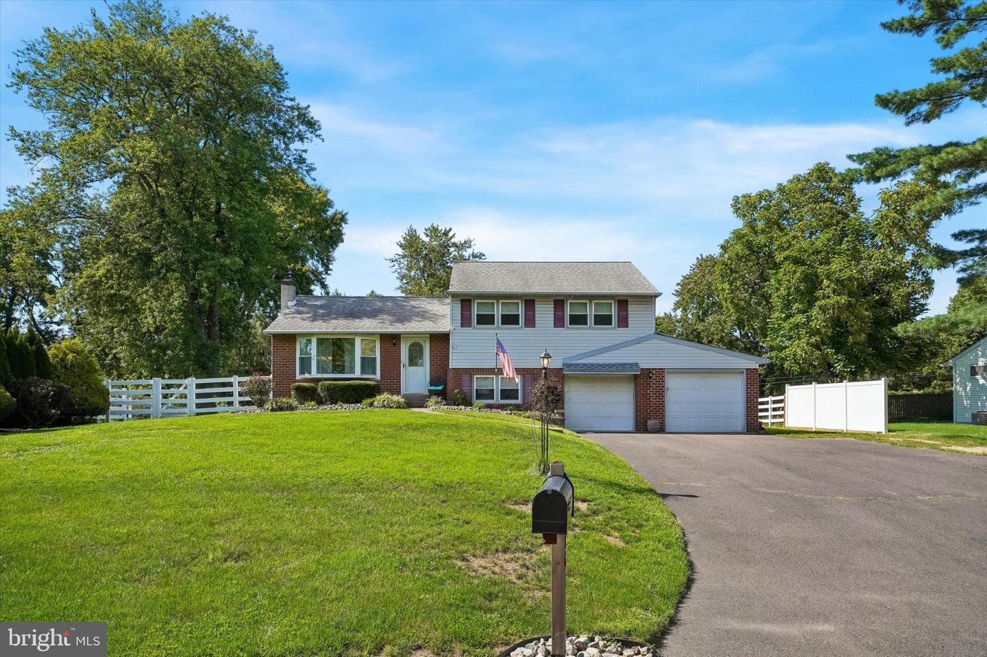 2176 Meadowview Drive Property Photo 2