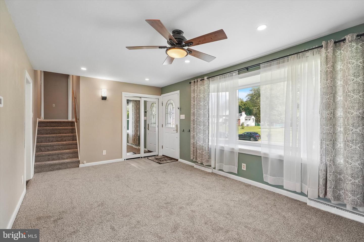 2176 Meadowview Drive Property Photo 3