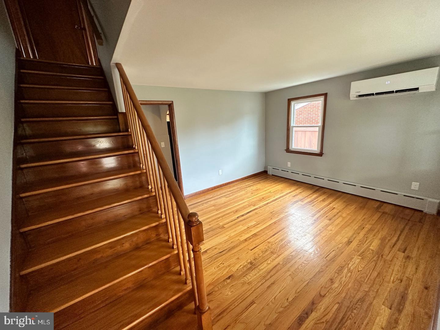 320 Barclay Ave Property Photo 2