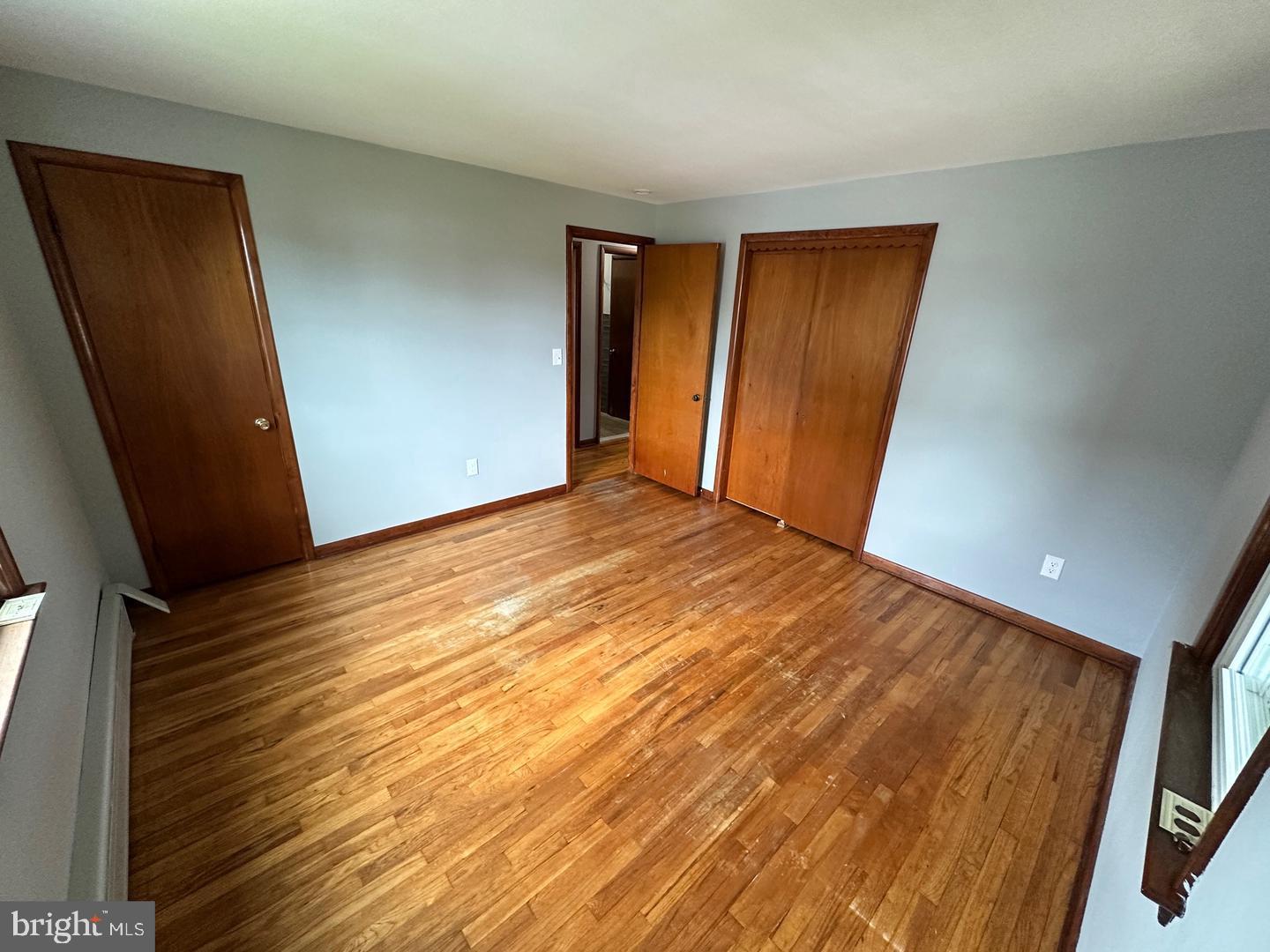 320 Barclay Ave Property Photo 6