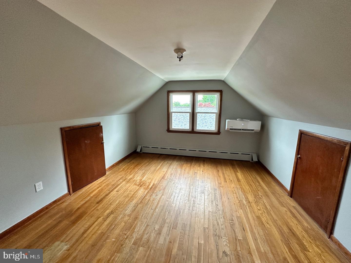 320 Barclay Ave Property Photo 8