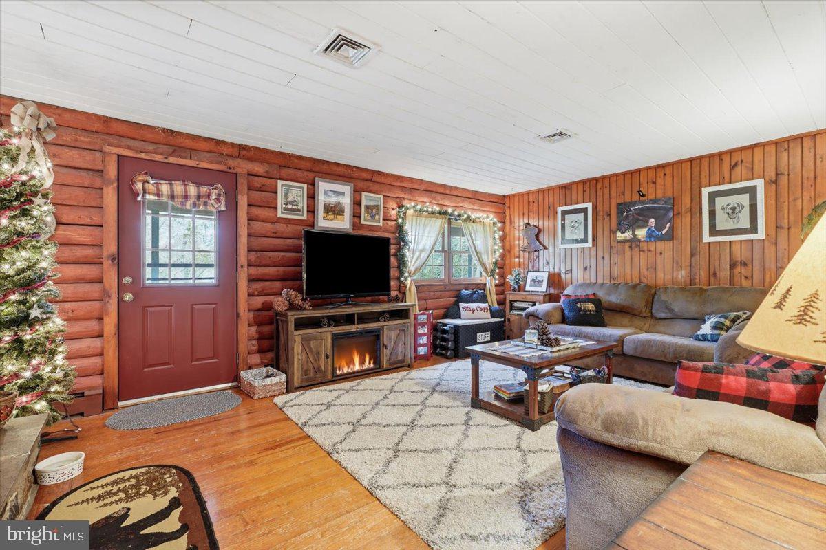 2053 Mountain View Dr Property Photo 7