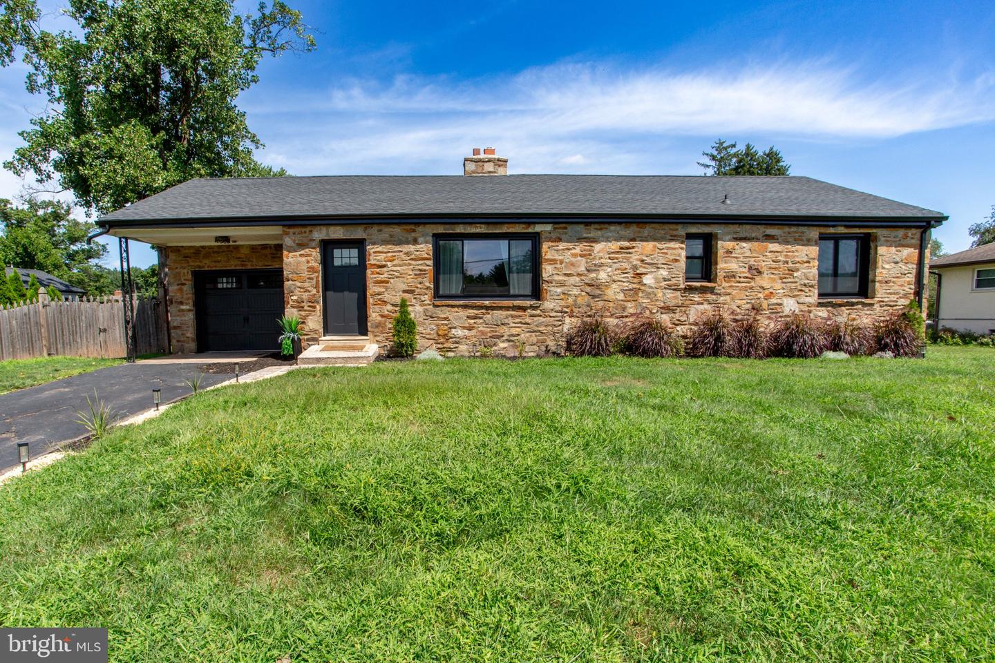 123 HOLLY RD