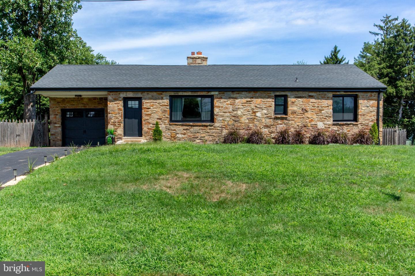 123 HOLLY RD