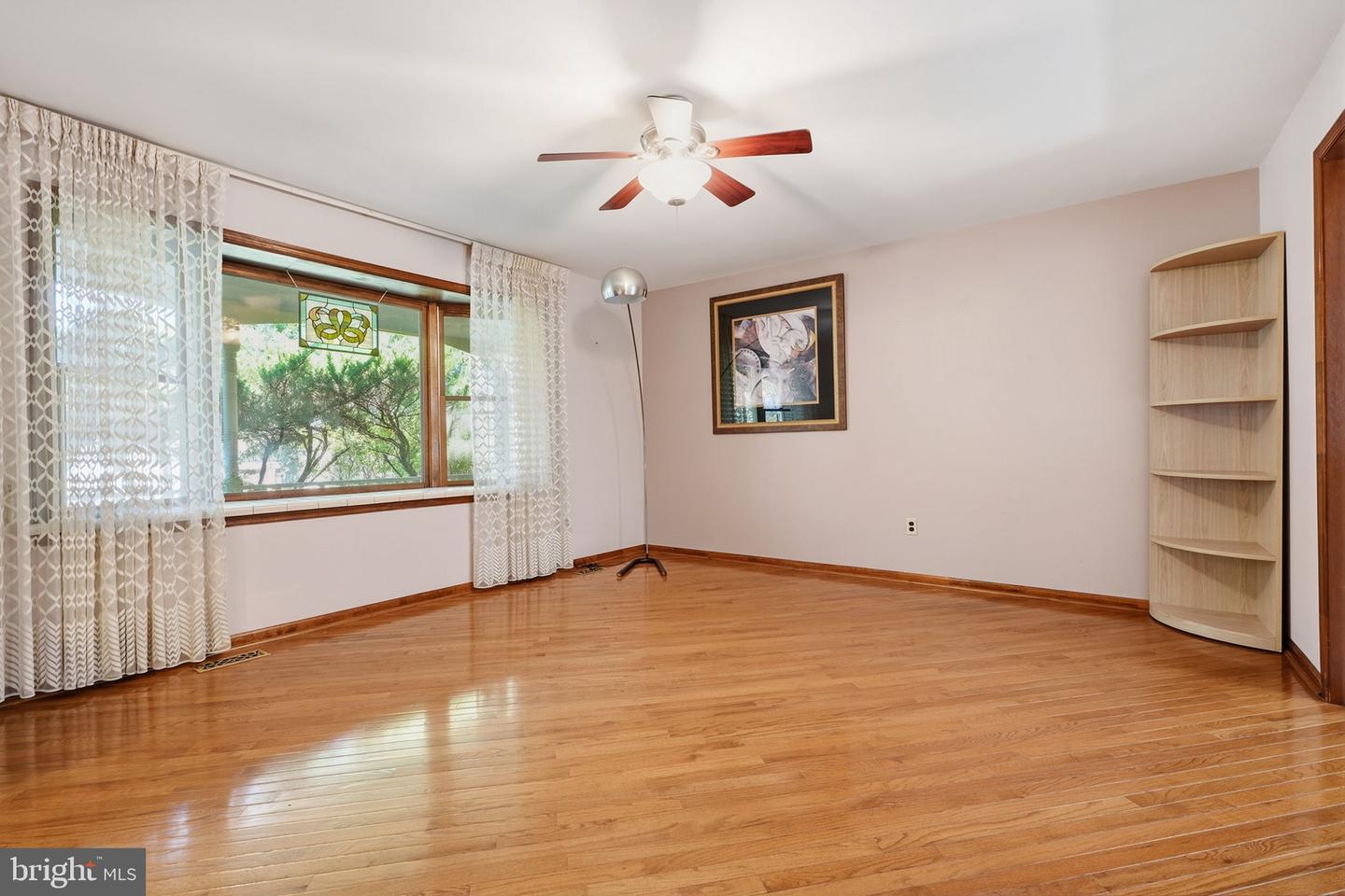 558 Newport Cir #e Property Photo 6