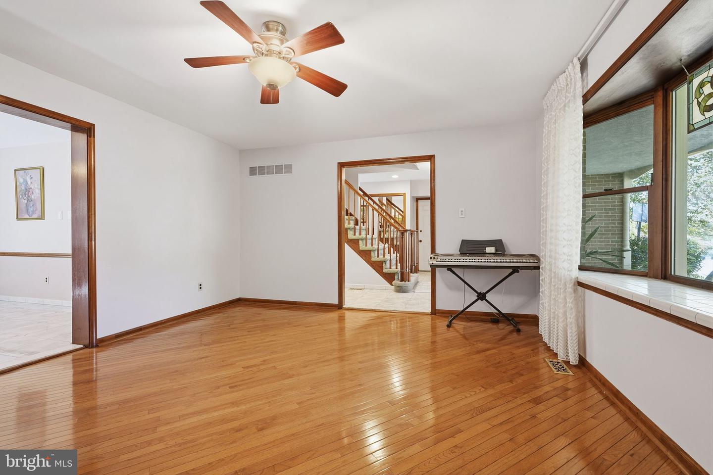 558 Newport Cir #e Property Photo 7