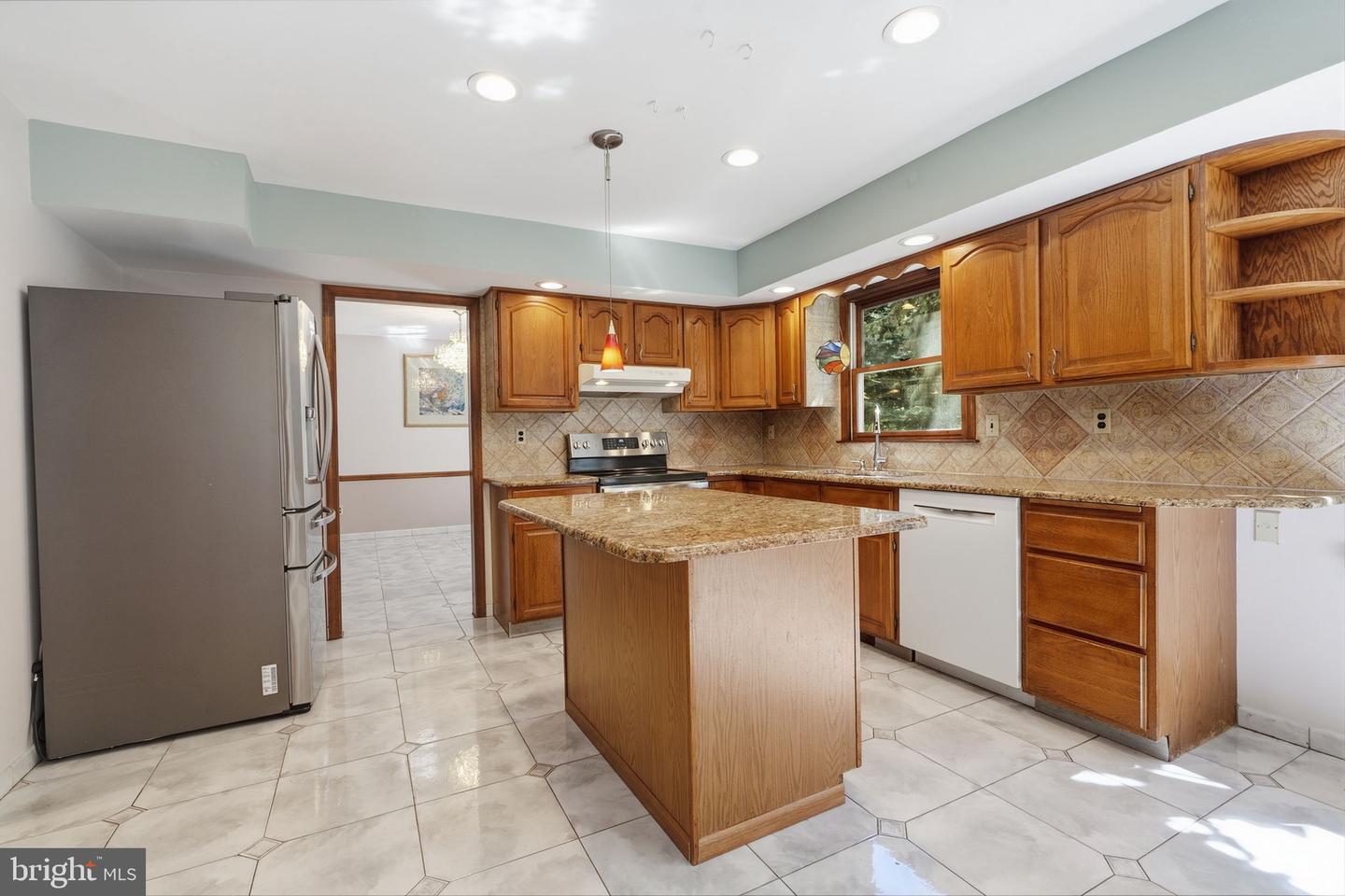 558 Newport Cir #e Property Photo 11