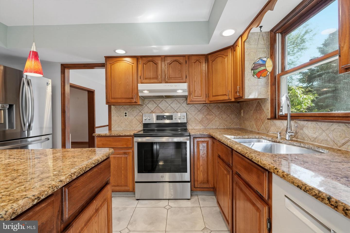 558 Newport Cir #e Property Photo 12