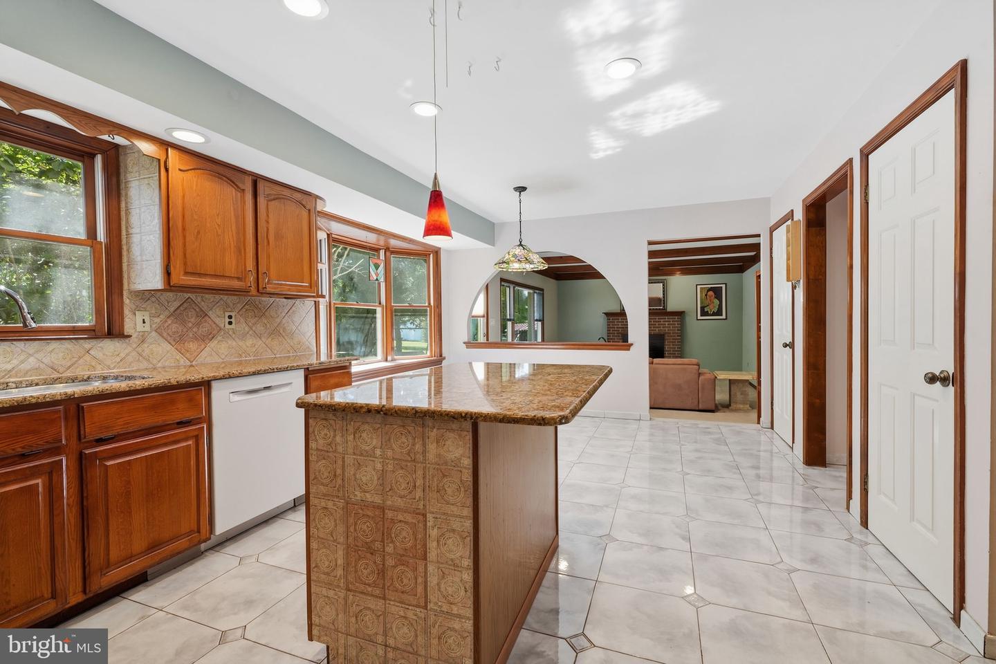 558 Newport Cir #e Property Photo 14