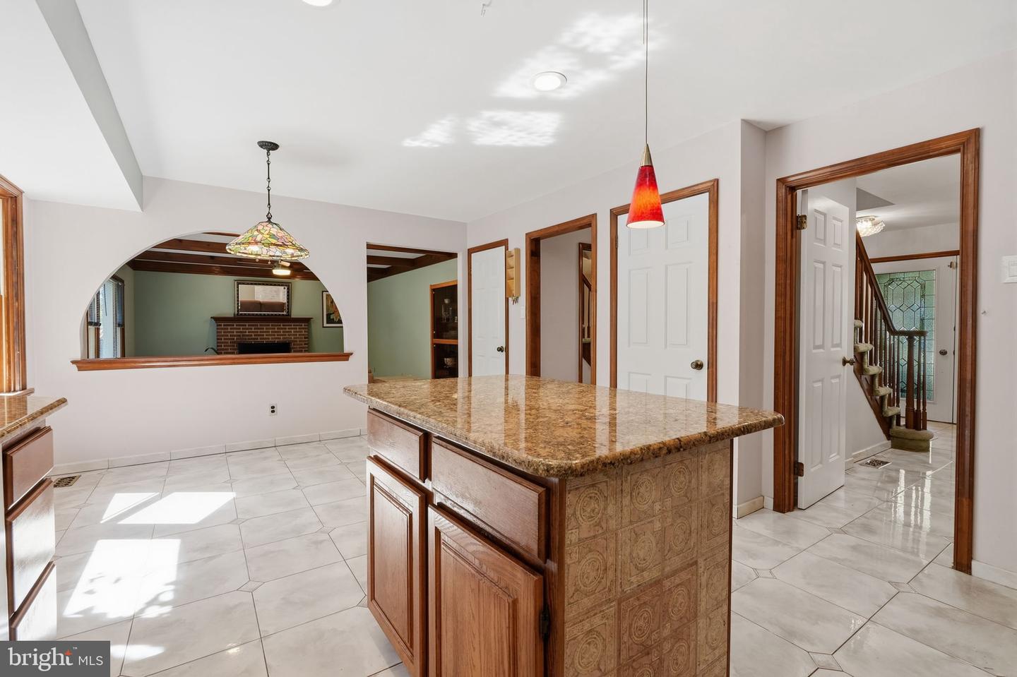 558 Newport Cir #e Property Photo 15