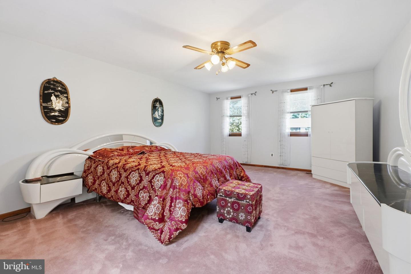 558 Newport Cir #e Property Photo 22
