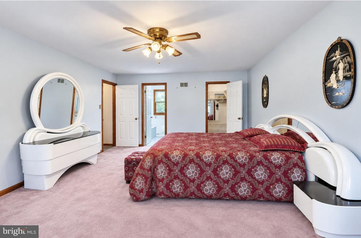 558 Newport Cir #e Property Photo 23