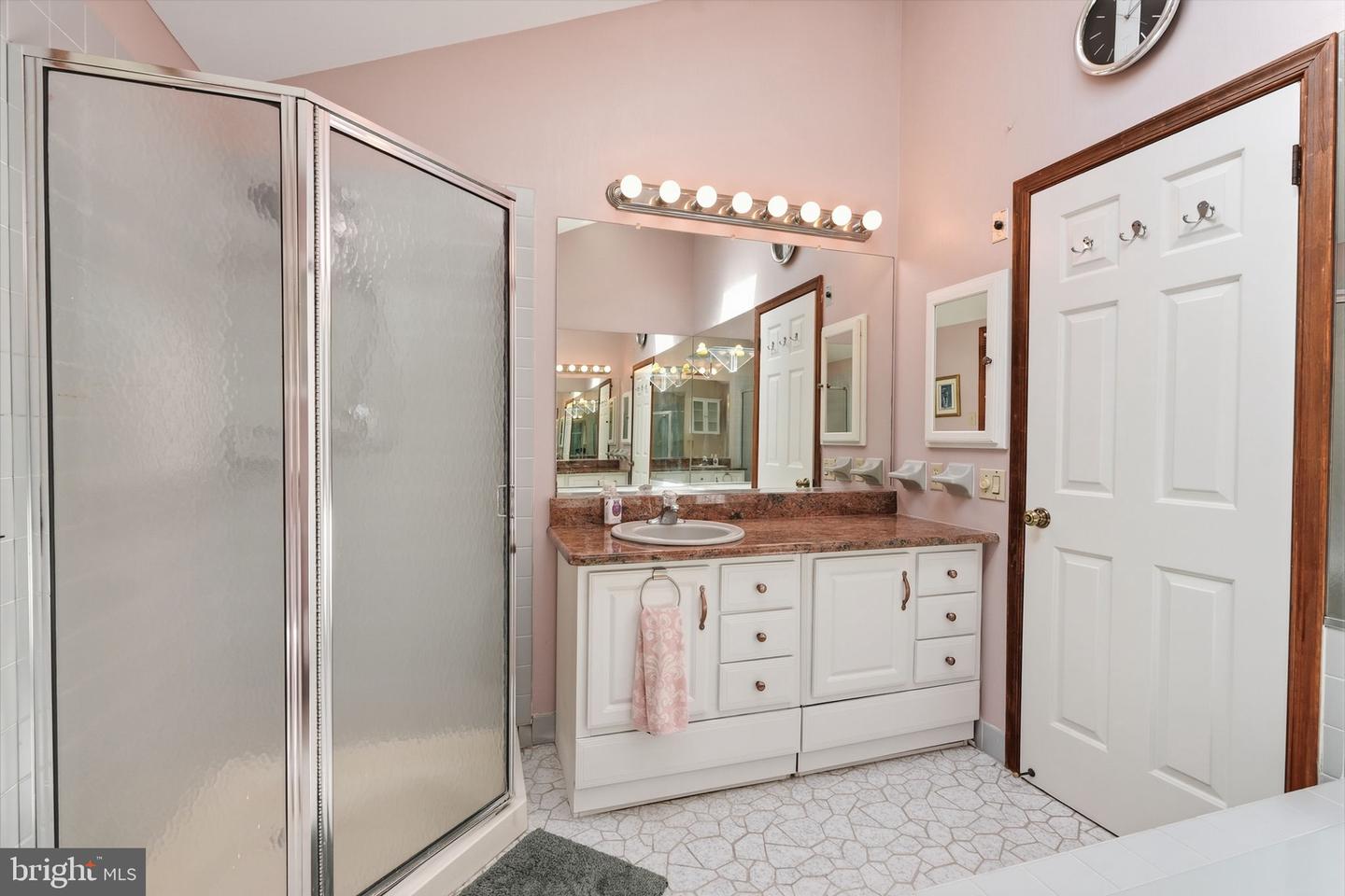 558 Newport Cir #e Property Photo 24