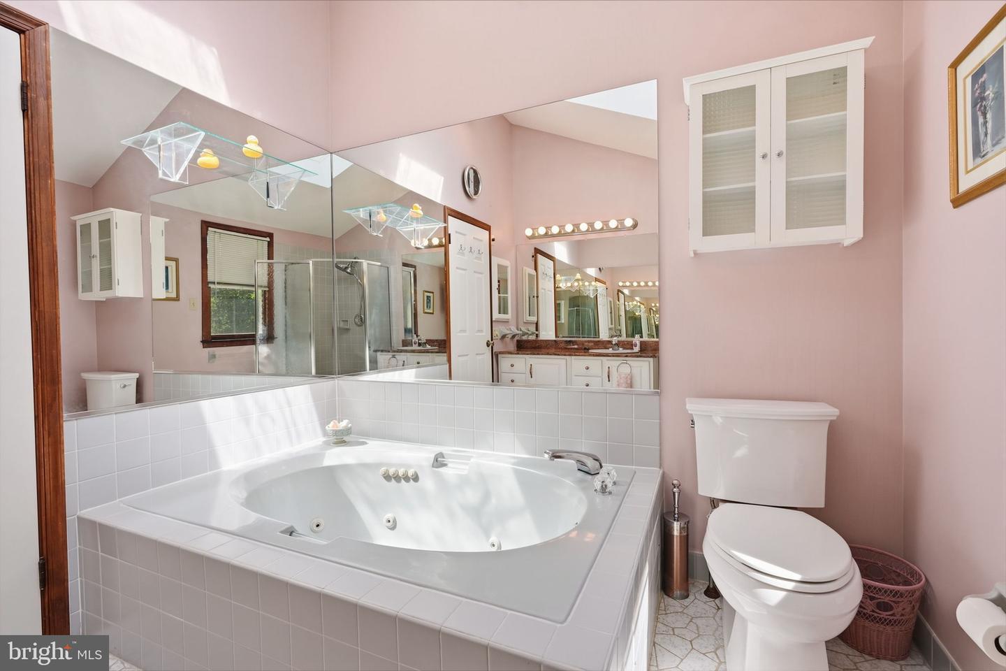 558 Newport Cir #e Property Photo 25