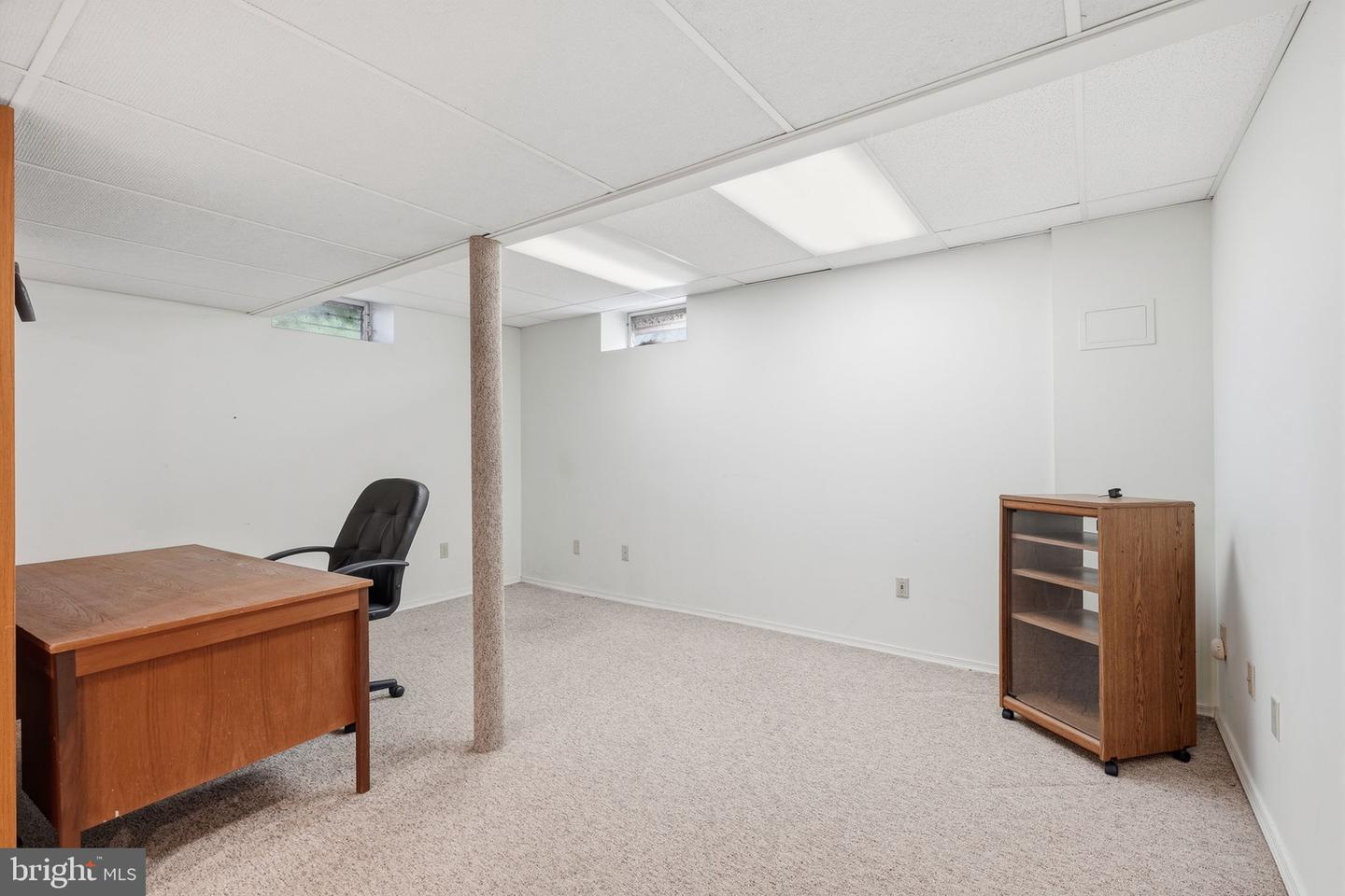 558 Newport Cir #e Property Photo 34