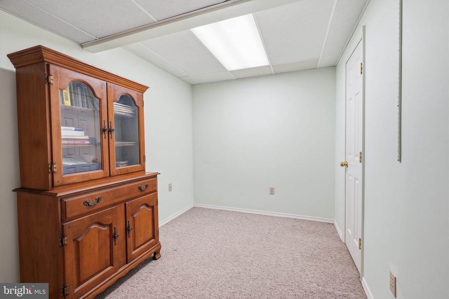 558 Newport Cir #e Property Photo 35