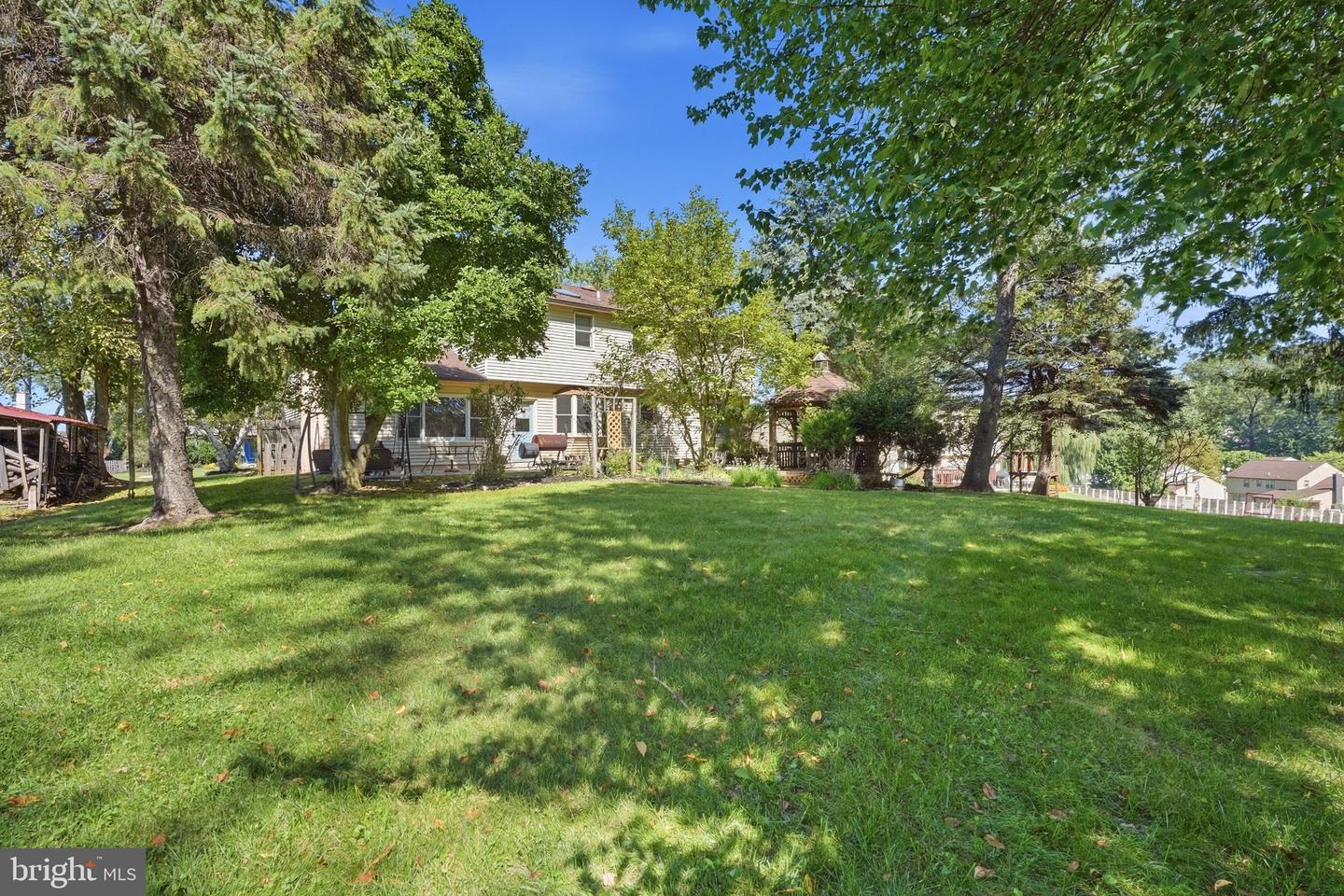 558 Newport Cir #e Property Photo 37