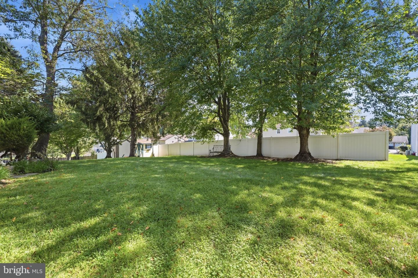 558 Newport Cir #e Property Photo 38