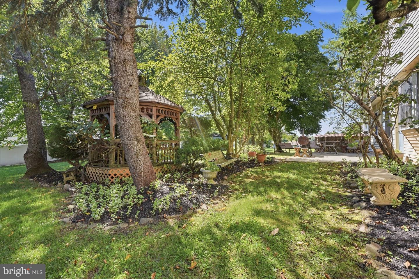 558 Newport Cir #e Property Photo 40
