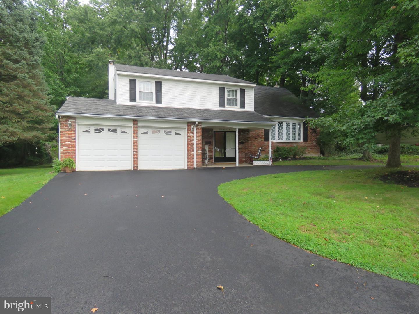 1213 Kings Ave Property Photo 1