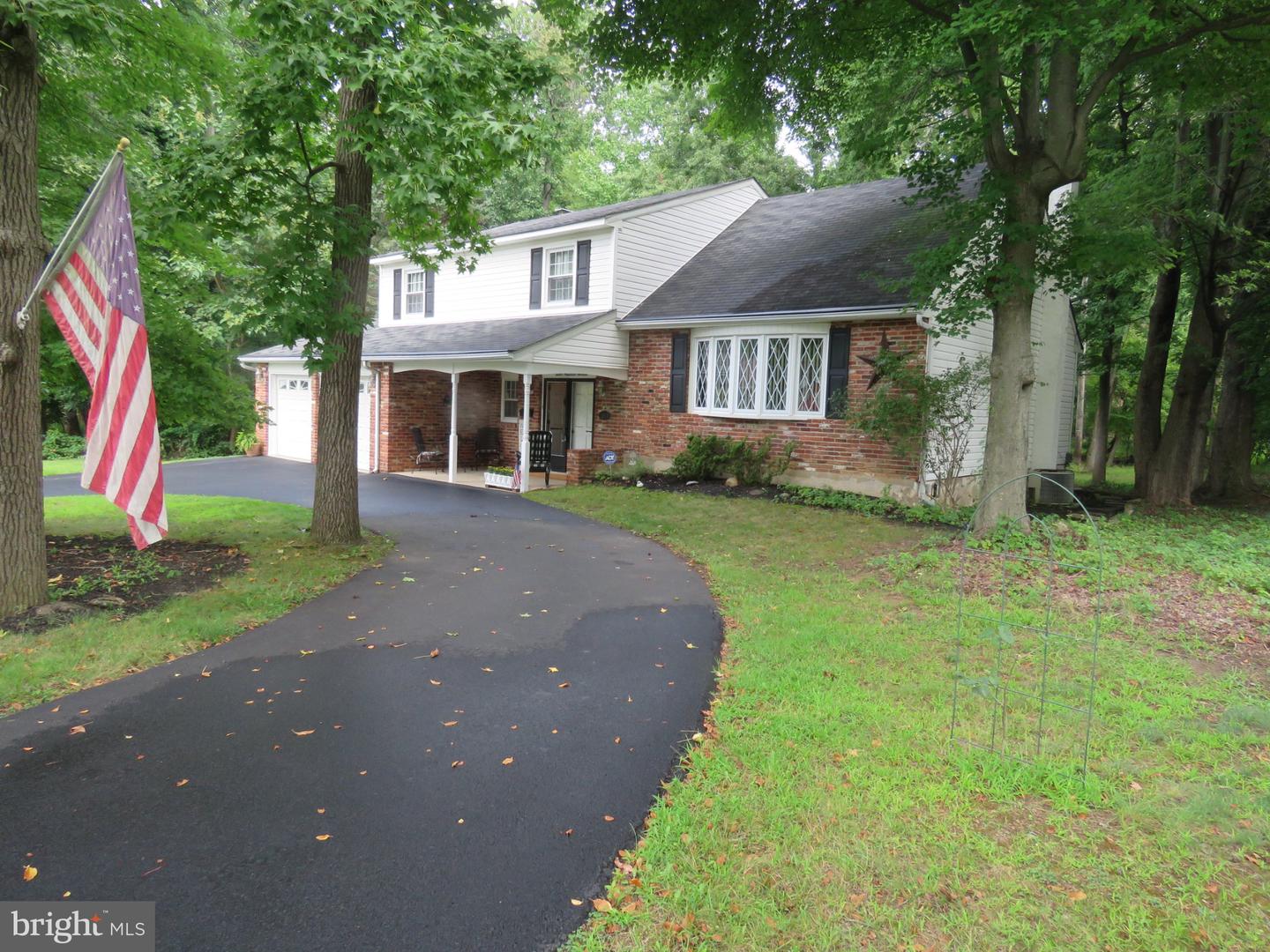 1213 Kings Ave Property Photo 2