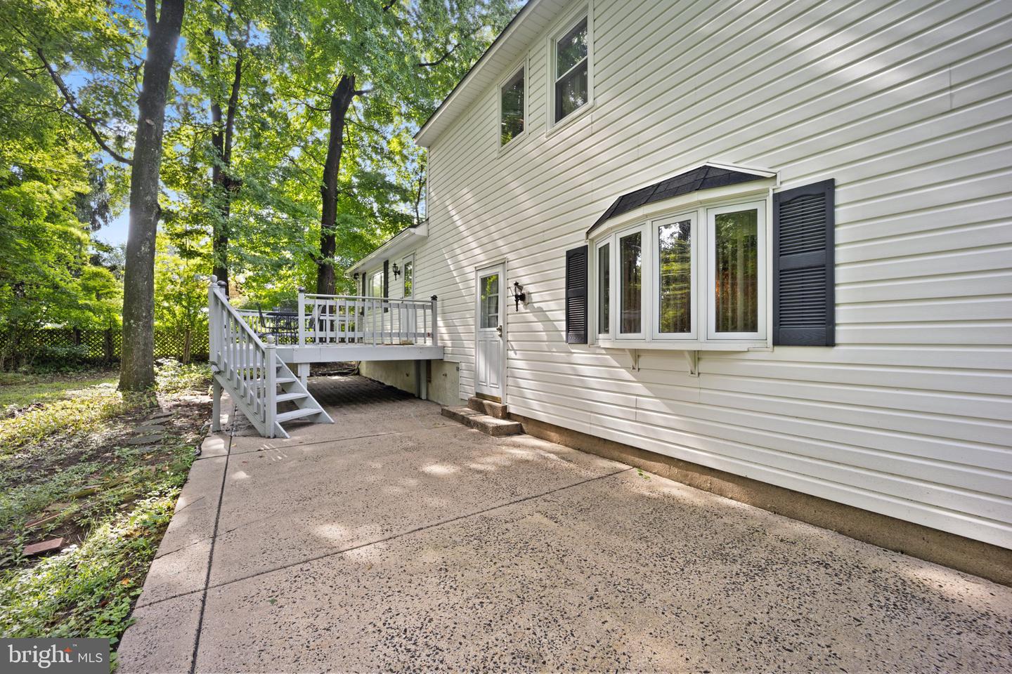 1213 Kings Ave Property Photo 39