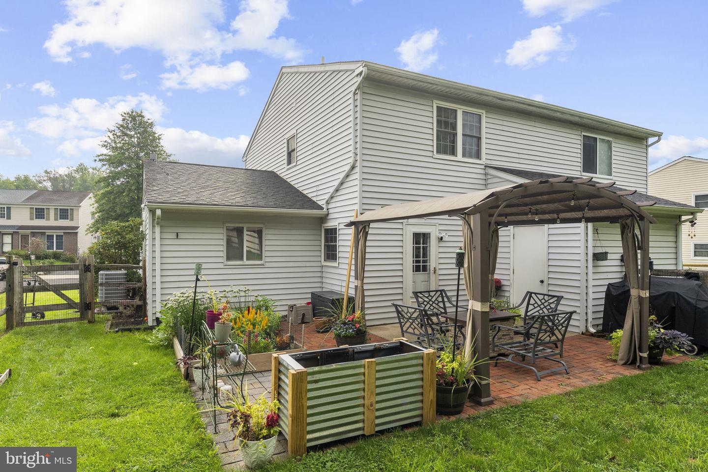 19 Lucky Property Photo 16