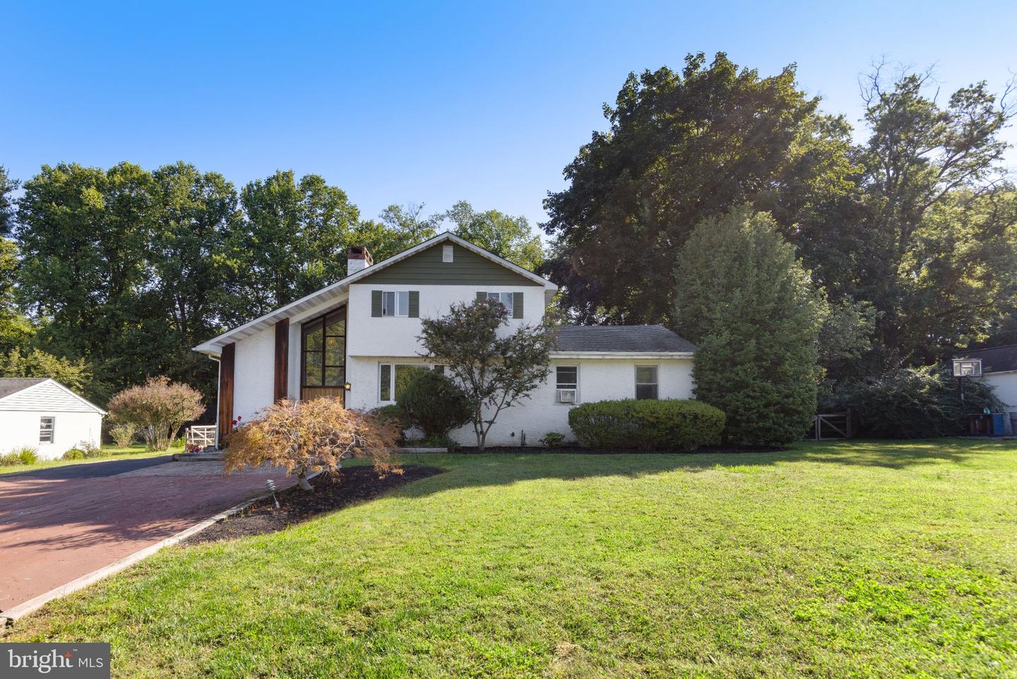 73 Evergreen Property Photo 2