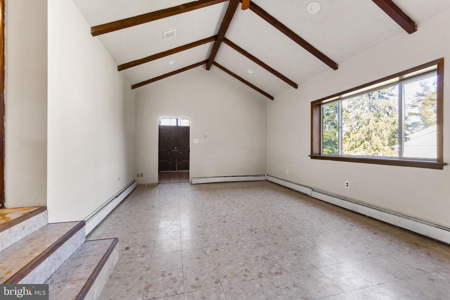 73 Evergreen Property Photo 15