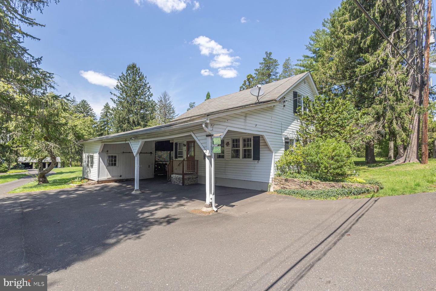 6065 SAWMILL RD Property Photo 1