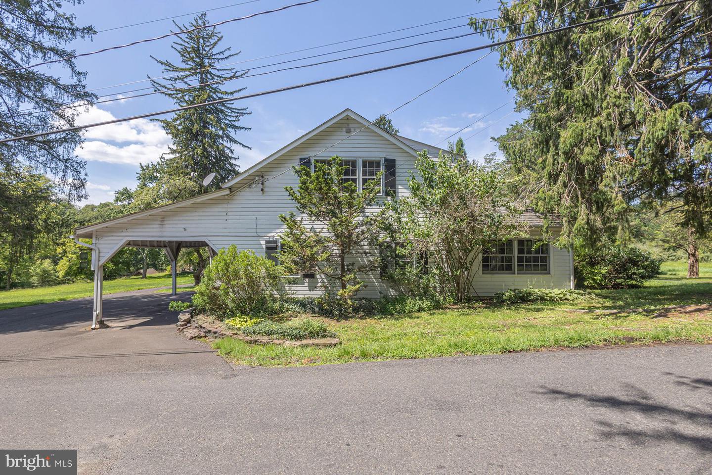 6065 Sawmill Rd Property Photo 3