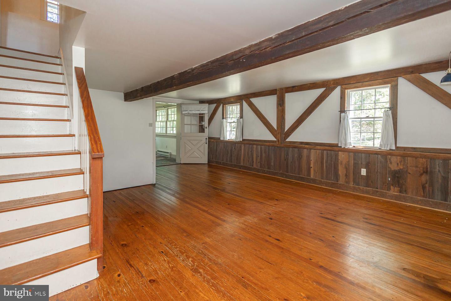 6065 Sawmill Rd Property Photo 5